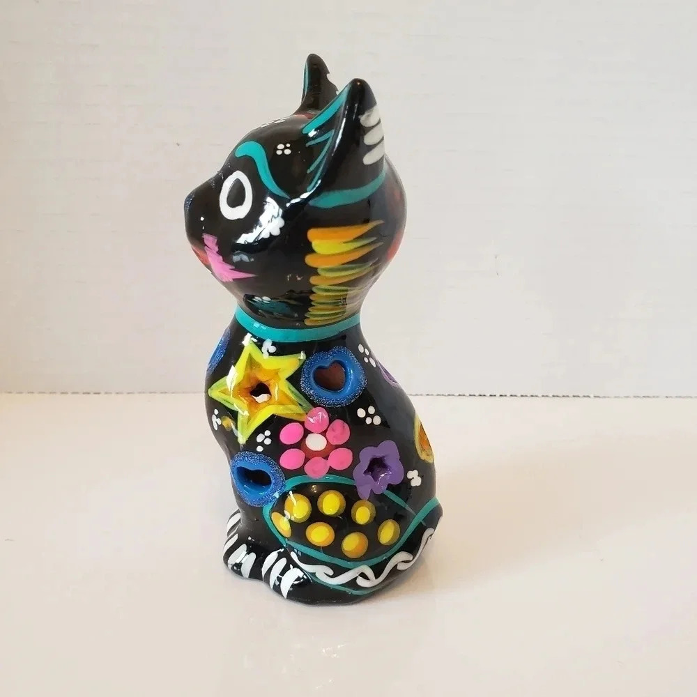 Vintage Multi-colored Handpainted  Folk Art Mexican Cat Figurine. - Picture 5 of 6